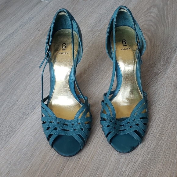 Heels - Picture 2 of 5